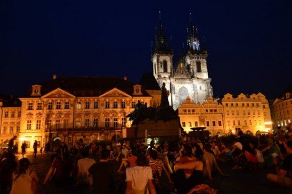 músicos na praça cidade velha Praga