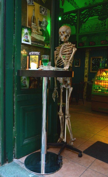 recepcionista bar praga
