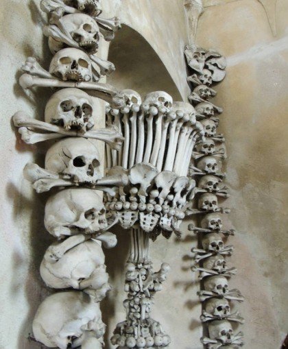 decoração com ossos Kutná Hora