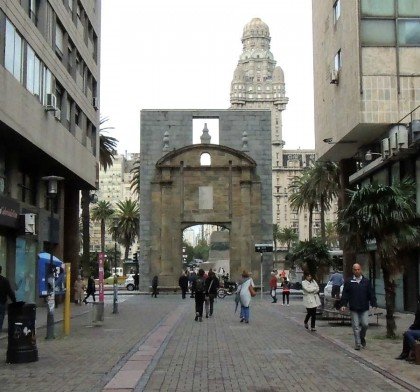 porta da ciudadela montevidéu