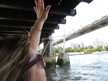 Passeio de barco pelo Tâmisa