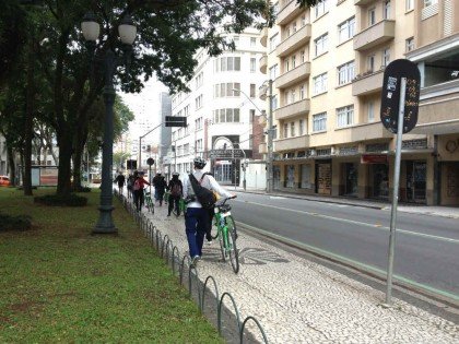 Passeio de bike por Curitiba